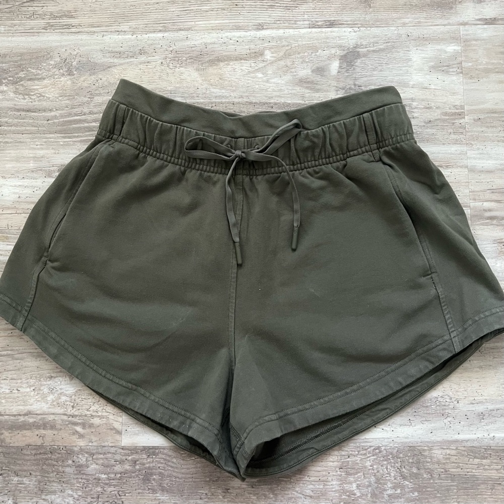 Lululemon Athletica Inner Glow High Rise 3” - Army Green